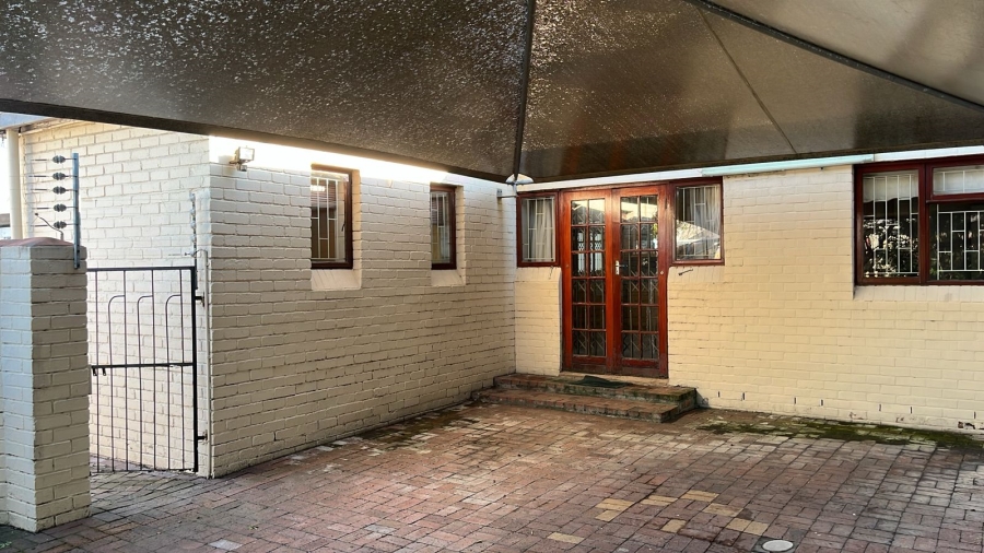  Bedroom Property for Sale in Cravenby Western Cape